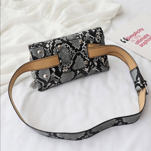 Pink snake skin belt bag - Picture 2 of 5